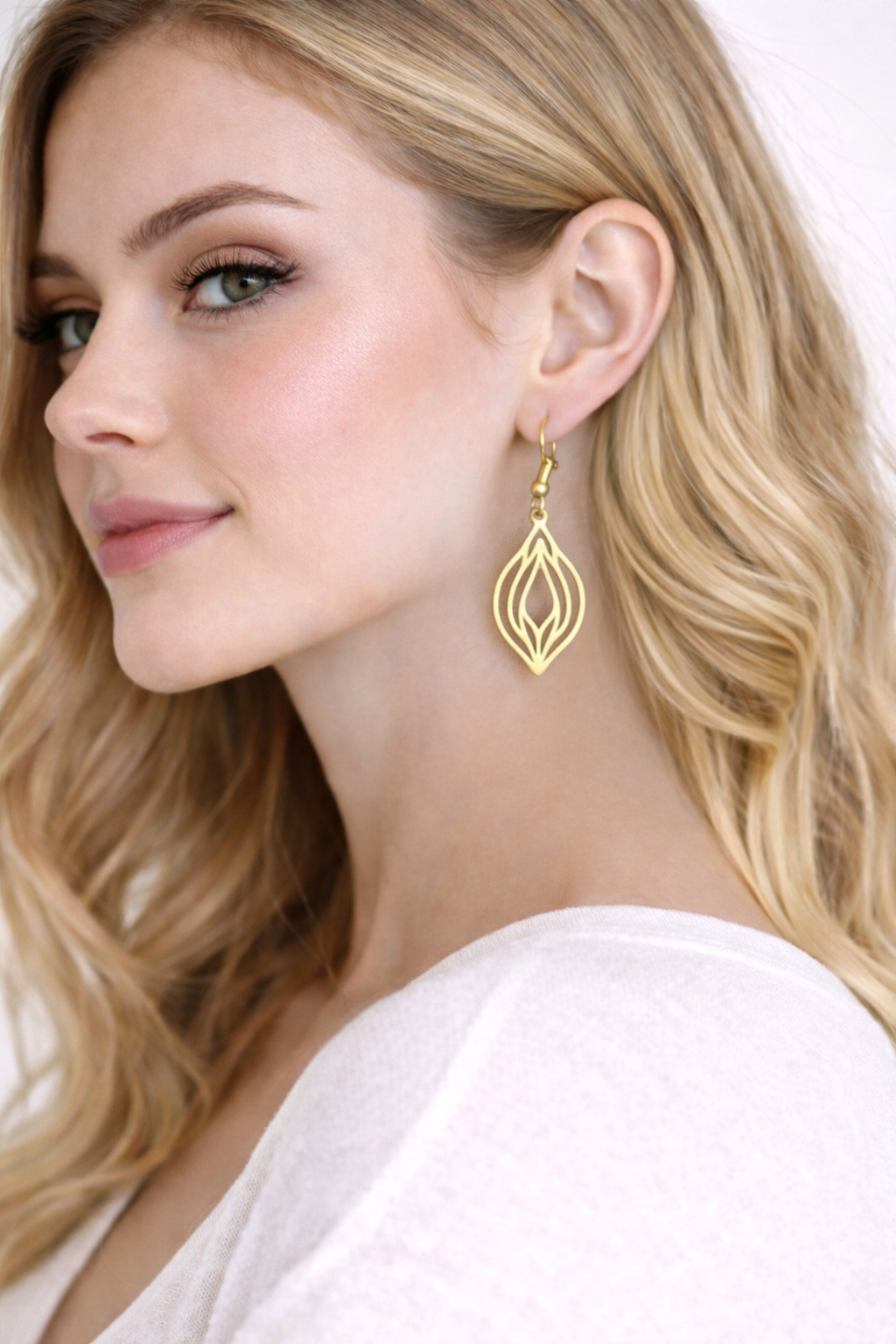 Vulva Yoni Ornament Ohrringe Gold, Statement, Minimalistisch filigrane Ohrhänger, leichte Ohrringe, Messing, elegant, Schmuck